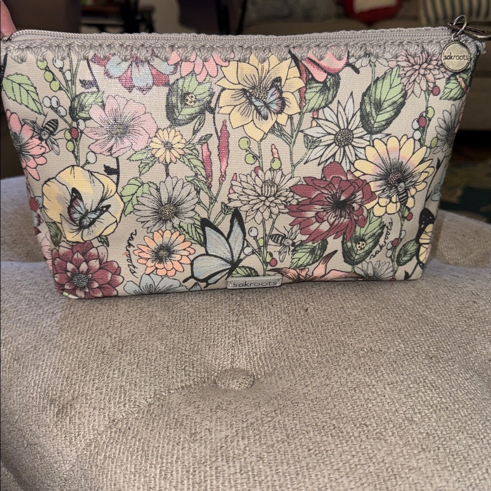Like New, Sakroots large garden print cosmetic / utility zip pouch .